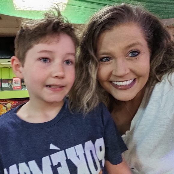 Meet your Posher, Erin - Picture 1 of 4